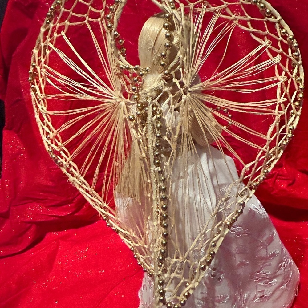Vintage Abaca angel made out of Manila hemp with white eyelet dress- preloved - Picture 6 of 7